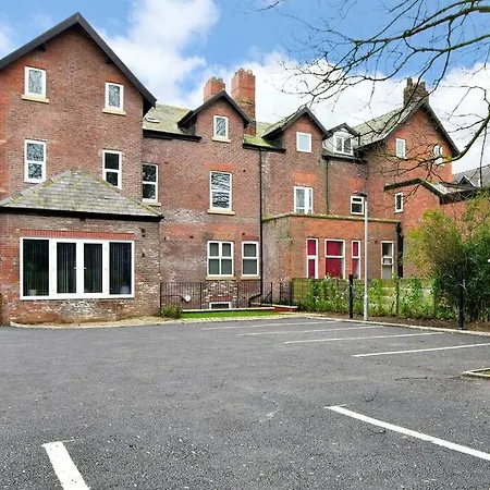 Free Parking - Charming 2-Br Flat Near Salford Royal-3
