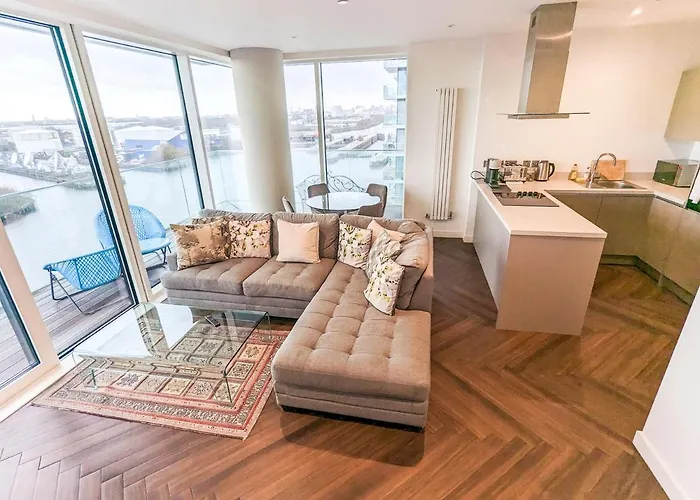 Waterfront Retreat: Modern 2-Bed