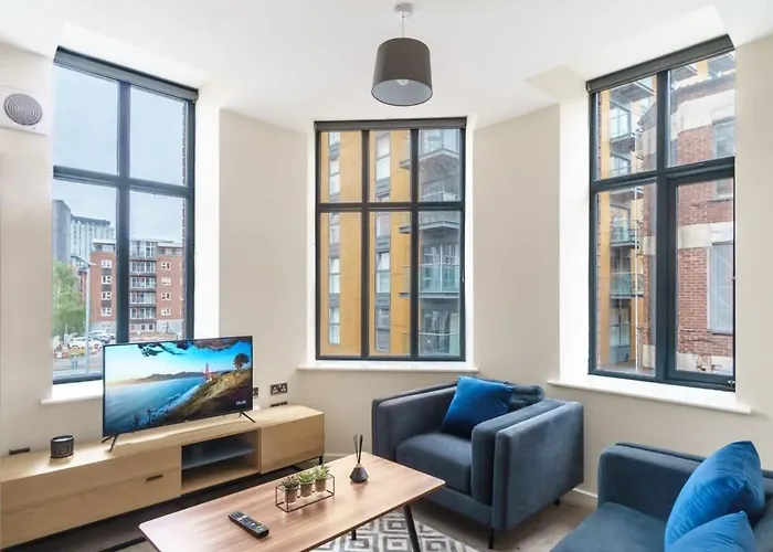 Bright 2 Bedroom In Central
