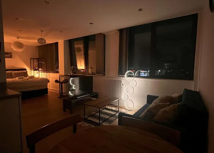 Stay Zeni, Alexandra Rise Manchester Fab Studio